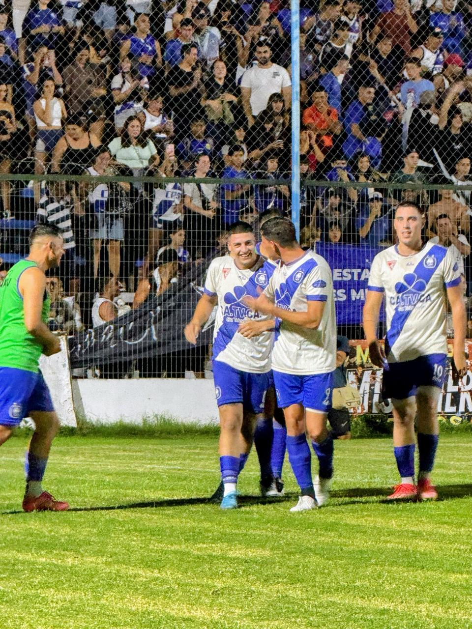 TRES EQUIPOS LIDERAN EL TORNEO LOCAL